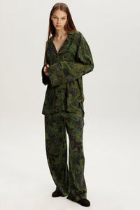 <transcy>KHAKI</transcy>
