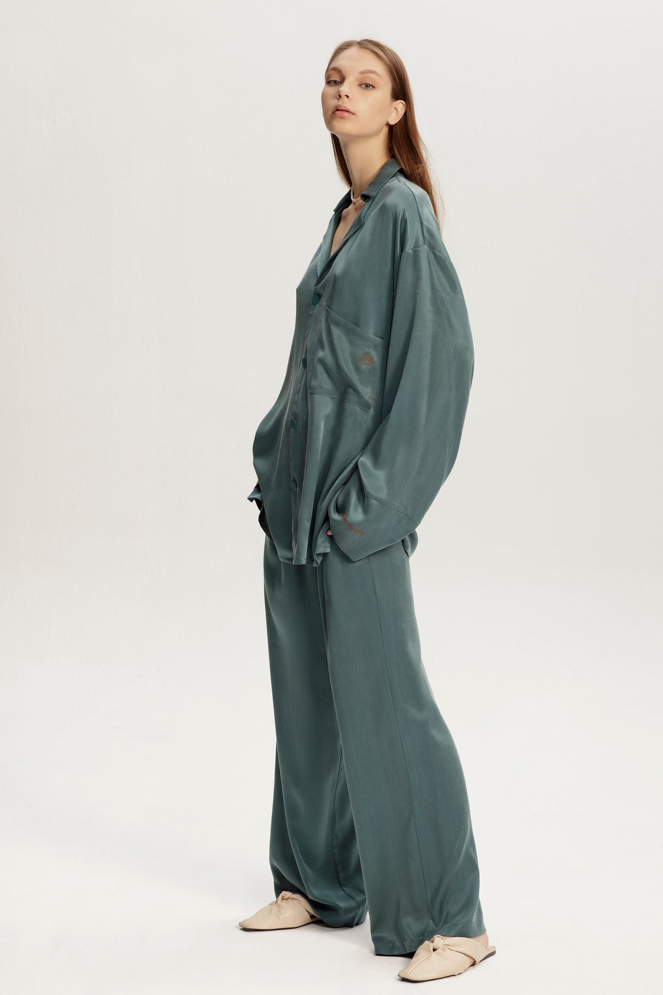 <transcy>TEAL</transcy>
